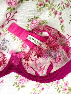 🩷🍋LOVE & LEMONS NWOT Berry Pink Lace Sheer Bra Coquette Romantic Embroidered XS